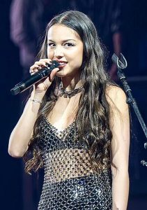 olivia rodrigo fisico