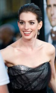 anne hathaway fisico