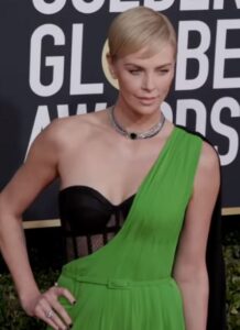 charlize theron fisico