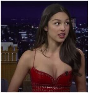 olivia rodrigo fisico